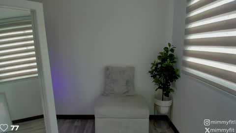 Snapshot of mimmyfit1 chatting on 12/19/24, 02:35 mimmyfit1 online show from 12/19/24, 02:35