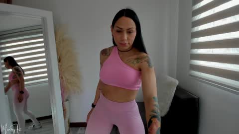 Snapshot of mimmyfit1 chatting on 02/16/25, 05:37 mimmyfit1 online show from 02/16/25, 05:37