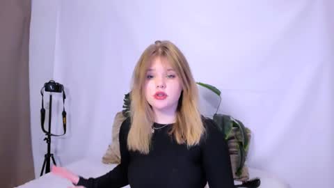 hi Im Mina  online show from 03/05/25, 11:49