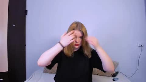 hi Im Mina  online show from 09/25/25, 11:14