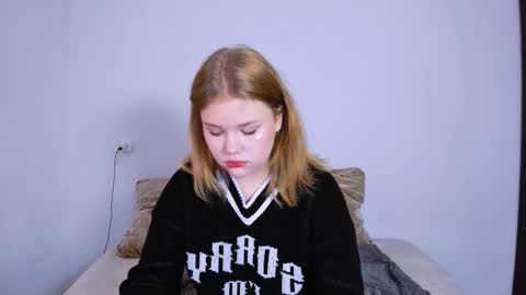 hi Im Mina  online show from 10/22/25, 10:42