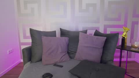 Mina online show from 02/11/25, 09:09