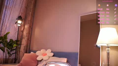 Snapshot of mind__game chatting on 09/26/25, 05:55 Frances  Next streams Thu Fri Sat 8am -  4pm GMT3 online show from 09/26/25, 05:55