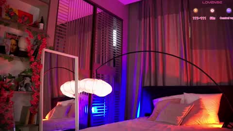 Snapshot of mind__game chatting on 10/11/25, 06:45 Frances  Next streams Thu Fri Sat 8am -  4pm GMT3 online show from 10/11/25, 06:45