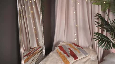 Frances  Next streams Thu Fri Sat 8am -  4pm GMT3 online show from 11/09/25, 06:12