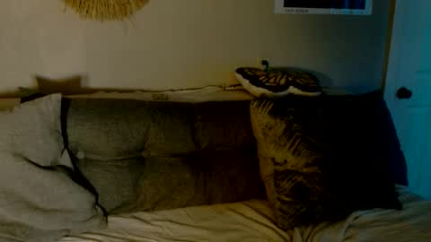 Mindy online show from 12/14/25, 02:17