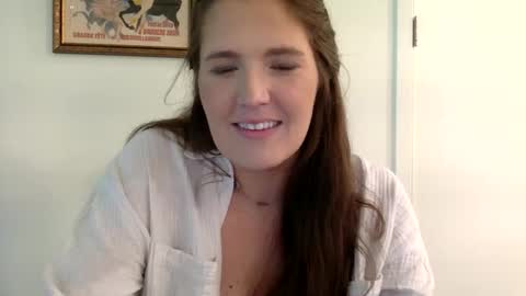 Snapshot of mindymounds chatting on 05/18/26, 09:42 Mindy online show from 05/18/26, 09:42
