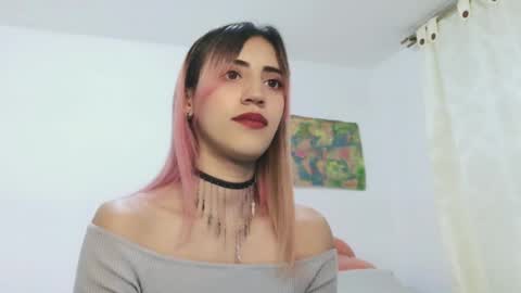 Snapshot of minefoxy2 chatting on 03/10/25, 09:43 Amber online show from 03/10/25, 09:43