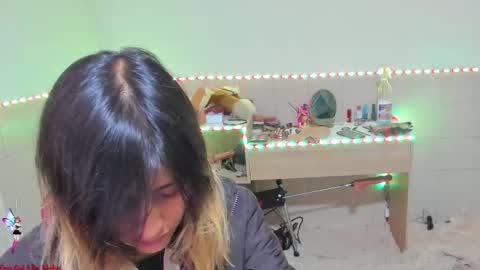 Snapshot of minefoxy2 chatting on 09/18/25, 07:05 Amber online show from 09/18/25, 07:05