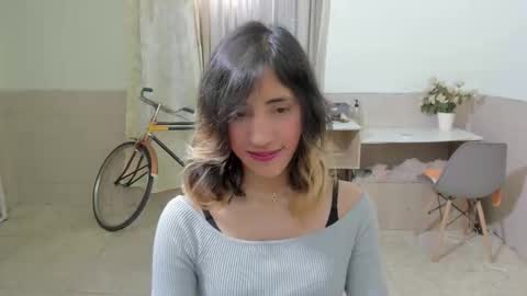 Snapshot of minefoxy2 chatting on 10/29/25, 05:04 Amber online show from 10/29/25, 05:04