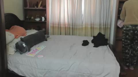 Snapshot of minefoxy2 chatting on 01/18/26, 06:55 Amber online show from 01/18/26, 06:55