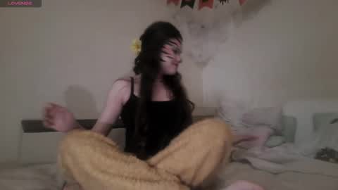 Amelia online show from 10/31/25, 05:19