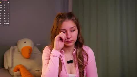 Snapshot of minhgrow chatting on 03/07/26, 01:24 Mary online show from 03/07/26, 01:24