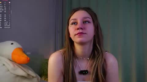 Snapshot of minhgrow chatting on 03/08/26, 01:25 Mary online show from 03/08/26, 01:25