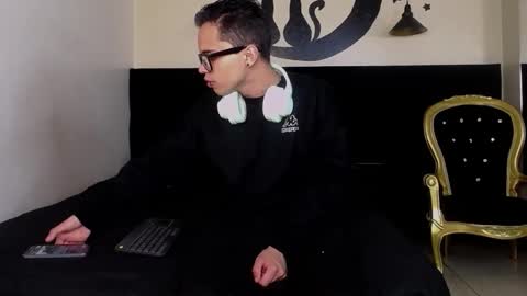 Minho Reyes online show from 11/26/25, 11:22