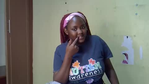 mini_karee online show from 02/17/26, 10:45