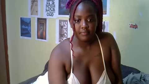 mini_karee online show from 03/05/26, 04:36