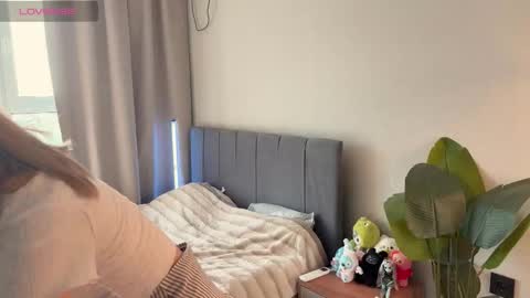 Snapshot of minicleo chatting on 09/28/25, 12:21 Cleo online show from 09/28/25, 12:21