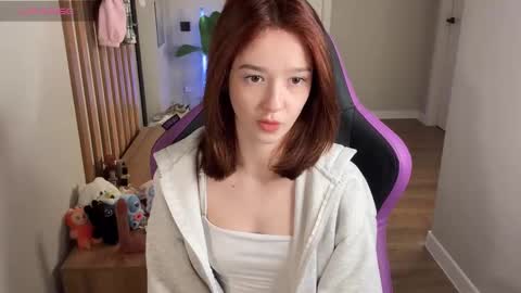 Snapshot of minicleo chatting on 10/22/25, 02:06 Cleo online show from 10/22/25, 02:06