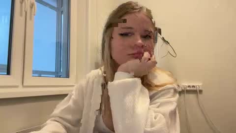 Snapshot of minifeya chatting on 12/02/25, 09:25 Feya online show from 12/02/25, 09:25