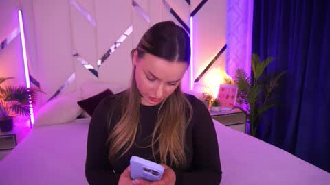 minifox_ online show from 11/25/25, 09:42