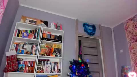 Ariana online show from 12/21/25, 11:06