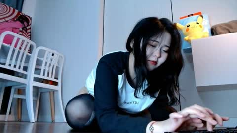 Minji online show from 04/24/26, 01:24