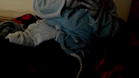 Snapshot of minka0 chatting on 12/16/25, 10:15 minka0 online show from 12/16/25, 10:15