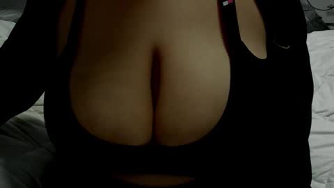 Snapshot of minka0 chatting on 03/21/26, 10:13 minka0 online show from 03/21/26, 10:13