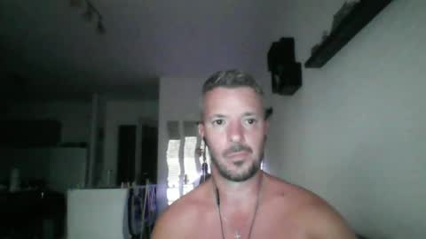 Snapshot of minka28 chatting on 06/20/26, 05:27 minka28 online show from 06/20/26, 05:27