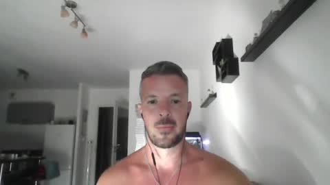 Snapshot of minka28 chatting on 07/17/26, 05:07 minka28 online show from 07/17/26, 05:07