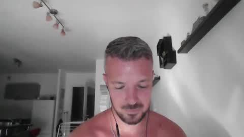 Snapshot of minka28 chatting on 07/19/26, 05:16 minka28 online show from 07/19/26, 05:16