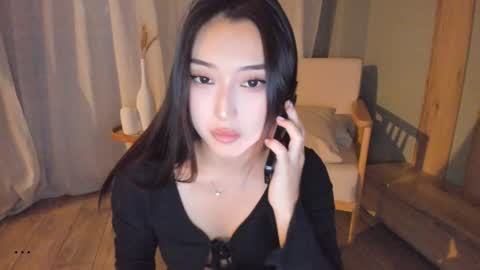 minnie_jin online show from 10/15/25, 02:17