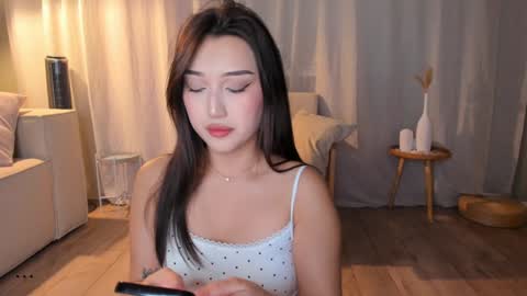 minnie_jin online show from 11/17/25, 02:12