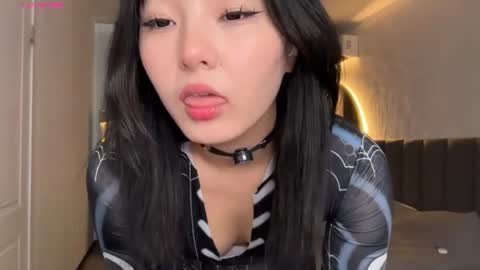 Snapshot of minnie_joy_ chatting on 06/19/26, 12:53 Joy online show from 06/19/26, 12:53