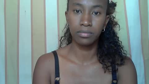 minouch211907 online show from 02/18/25, 11:11