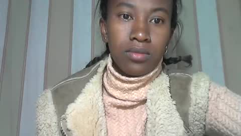 minouch211907 online show from 09/10/25, 12:54