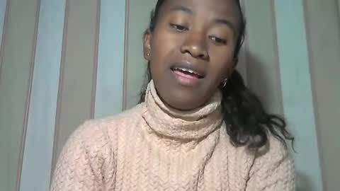 minouch211907 online show from 09/12/25, 03:50