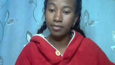 Snapshot of minouch211907 chatting on 04/19/26, 01:27 minouch211907 online show from 04/19/26, 01:27