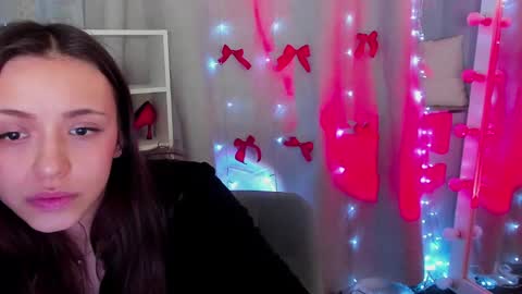 Snapshot of mipsymipson chatting on 01/05/25, 04:38 NEXT STREAM NOVEMBER  27282930 online show from 01/05/25, 04:38