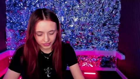 Snapshot of mipsymipson chatting on 02/07/25, 04:24 NEXT STREAM NOVEMBER  27282930 online show from 02/07/25, 04:24