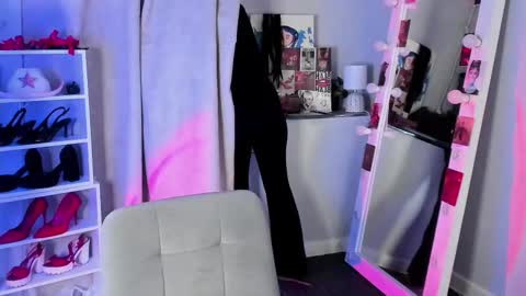 Snapshot of mipsymipson chatting on 02/10/26, 09:24 NEXT STREAM NOVEMBER 27282930 online show from 02/10/26, 09:24