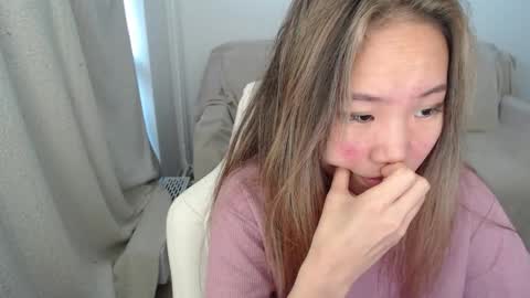 mira_g online show from 09/19/25, 06:59