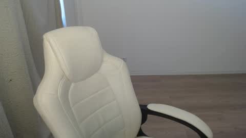 mira_g online show from 10/03/25, 06:32