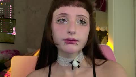 Snapshot of mira_jadee chatting on 04/06/26, 10:22 Mira online show from 04/06/26, 10:22