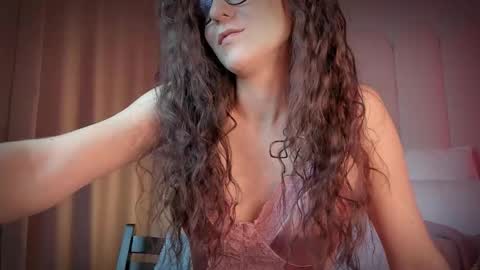 Snapshot of mira_kraviz chatting on 11/20/25, 06:18 Mira online show from 11/20/25, 06:18