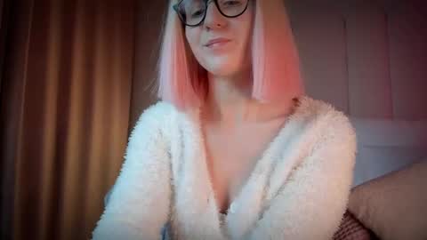 Snapshot of mira_kraviz chatting on 11/30/25, 07:18 Mira online show from 11/30/25, 07:18