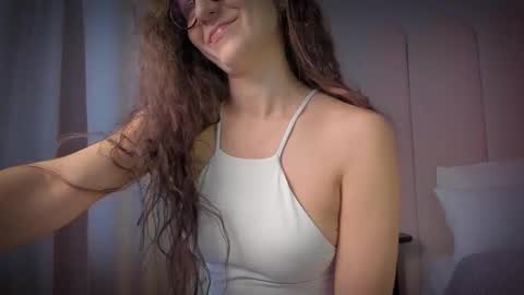 Snapshot of mira_kraviz chatting on 01/19/26, 08:07 Mira online show from 01/19/26, 08:07