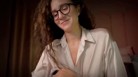 Snapshot of mira_kraviz chatting on 02/15/26, 03:53 Mira online show from 02/15/26, 03:53