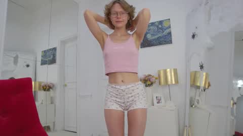 Snapshot of mira_marni chatting on 11/04/25, 11:09 mira_marni online show from 11/04/25, 11:09